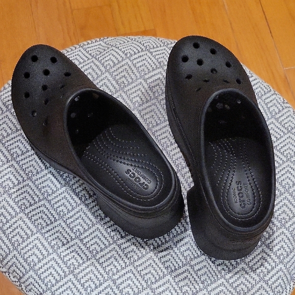 CROCS Black Platform Mules - Picture 2 of 4